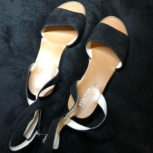 NWT!! Super Cute Sandals 😍